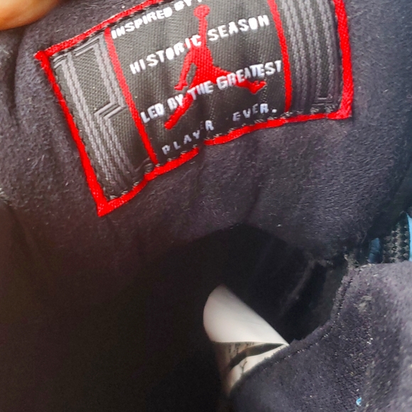 Air Jordan 11 Retro - Picture 10 of 12